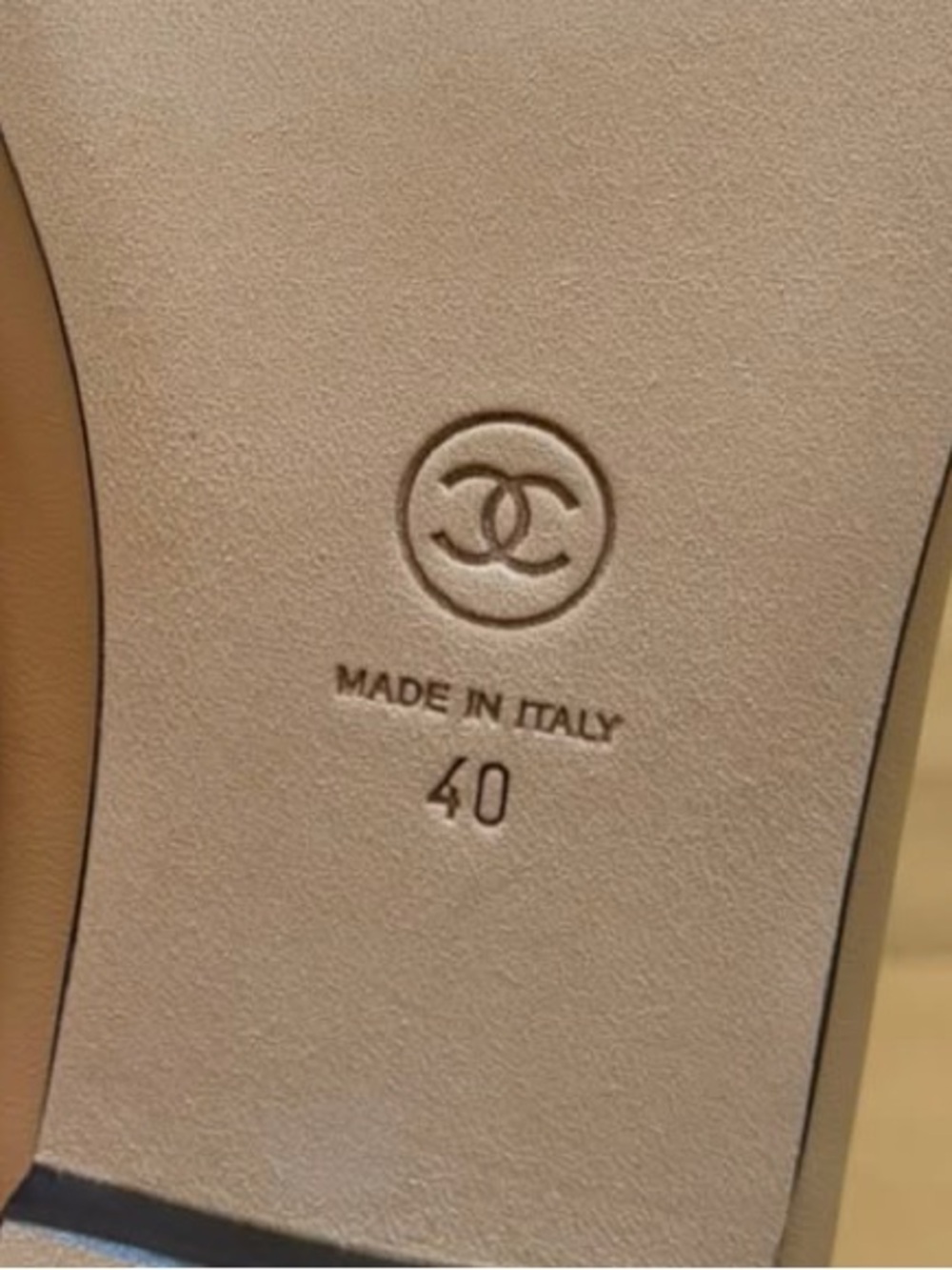 CHANEL CC LOGO BEIGE & BLACK LEATHER BALLET BALLERINA FLATS SHOES Size 40 - Picture 13 of 13